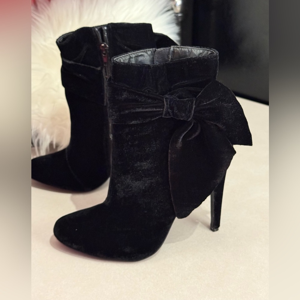 Elegant Black Velvet Ankle Boots